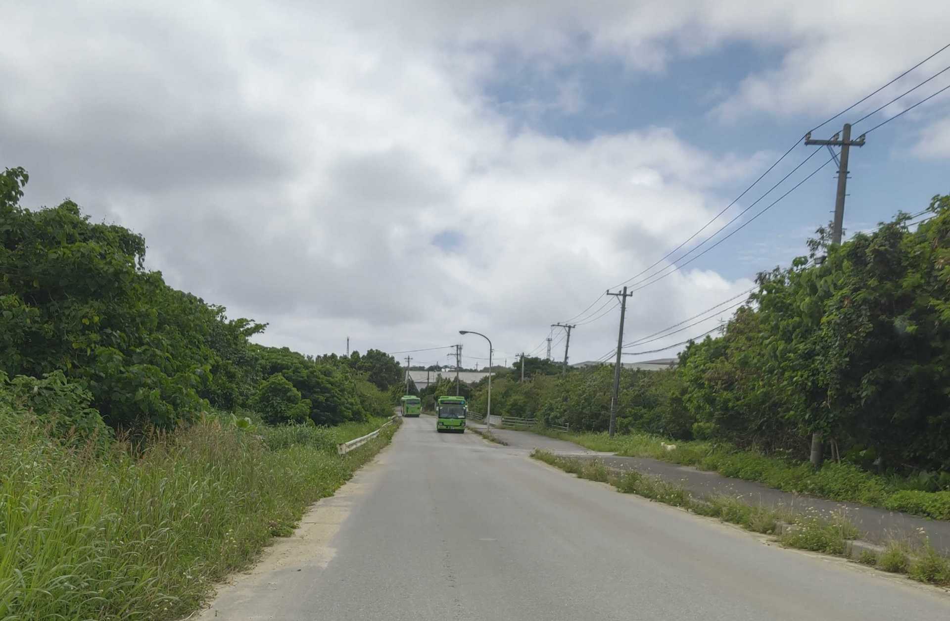 すれ違う路線バス